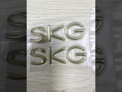 টি-শার্টের জন্য কাস্টম সিলভার গোল্ডেন টিপিইউ তাপ স্থানান্তর 3 ডি এমবসড লোগো লেবেল