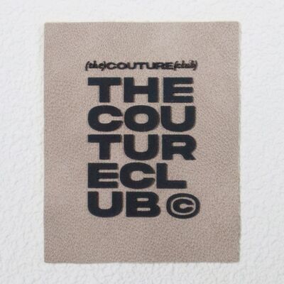 জ্যাকেট স্লিভ এবং পোশাকের সজ্জা জন্য 3 ডি উত্থাপিত রাবার টেক্সট প্যাচ কাস্টম ব্র্যান্ডিং প্রতীক