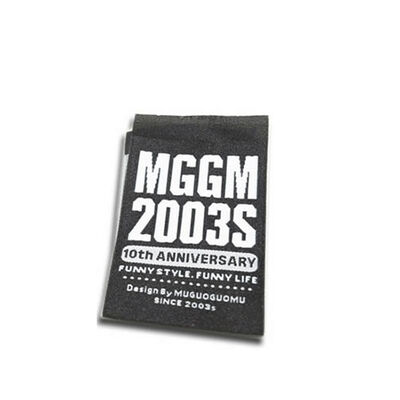 কারখানার কাস্টম বিলাসবহুল টি-শার্ট লোগো ফ্যাশন ডাই পোশাক ব্যবহারের জন্য বোনা লেবেল