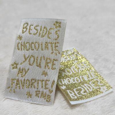 উচ্চ কাস্টম পোশাক বোনা লেবেল প্রস্তুতকারকের স্যাটিন হ্যাং ট্যাগ ব্র্যান্ড লোগো মুদ্রিত তুলো এমবসড পলিস্টার পোশাক ব্যবহার