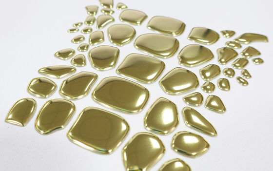 কারখানার কাস্টম ধাতব সোনার টিপিইউ তাপ স্থানান্তর লেবেল - বিলাসবহুল পোশাক ও ফ্যাশন পোশাকের জন্য অনিয়মিত আকৃতির প্রতীক