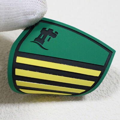 কাস্টম সিলিকন স্ক্রিন প্রিন্টেড লেবেল ওয়াটারপ্রুফ স্পোর্টসওয়্যার ও ইউনিফর্মের জন্য টেকসই লোগো ট্যাগ