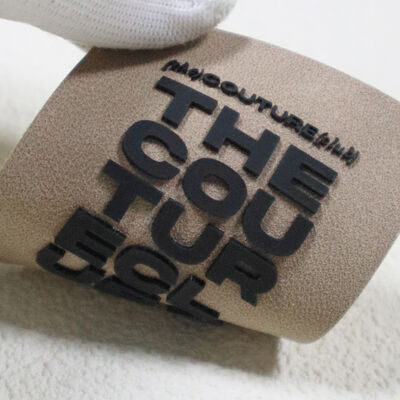 জ্যাকেট স্লিভ এবং পোশাকের সজ্জা জন্য 3 ডি উত্থাপিত রাবার টেক্সট প্যাচ কাস্টম ব্র্যান্ডিং প্রতীক