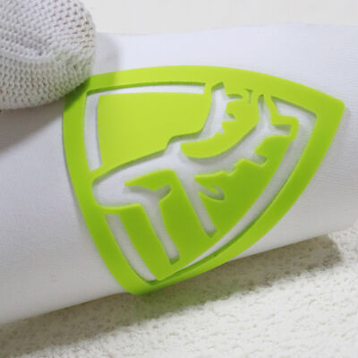 পোশাক বা খেলাধুলার পোশাকের জন্য কাপড়ে 3D স্ক্রিন প্রিন্টিং লেবেল হিট ট্রান্সফার