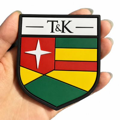 পোশাক এবং ব্যাগের জন্য Raised Logo এবং Eco-Friendly Screen Printing Label সহ কাস্টম 3D রাবার পিভিসি ব্যাজ
